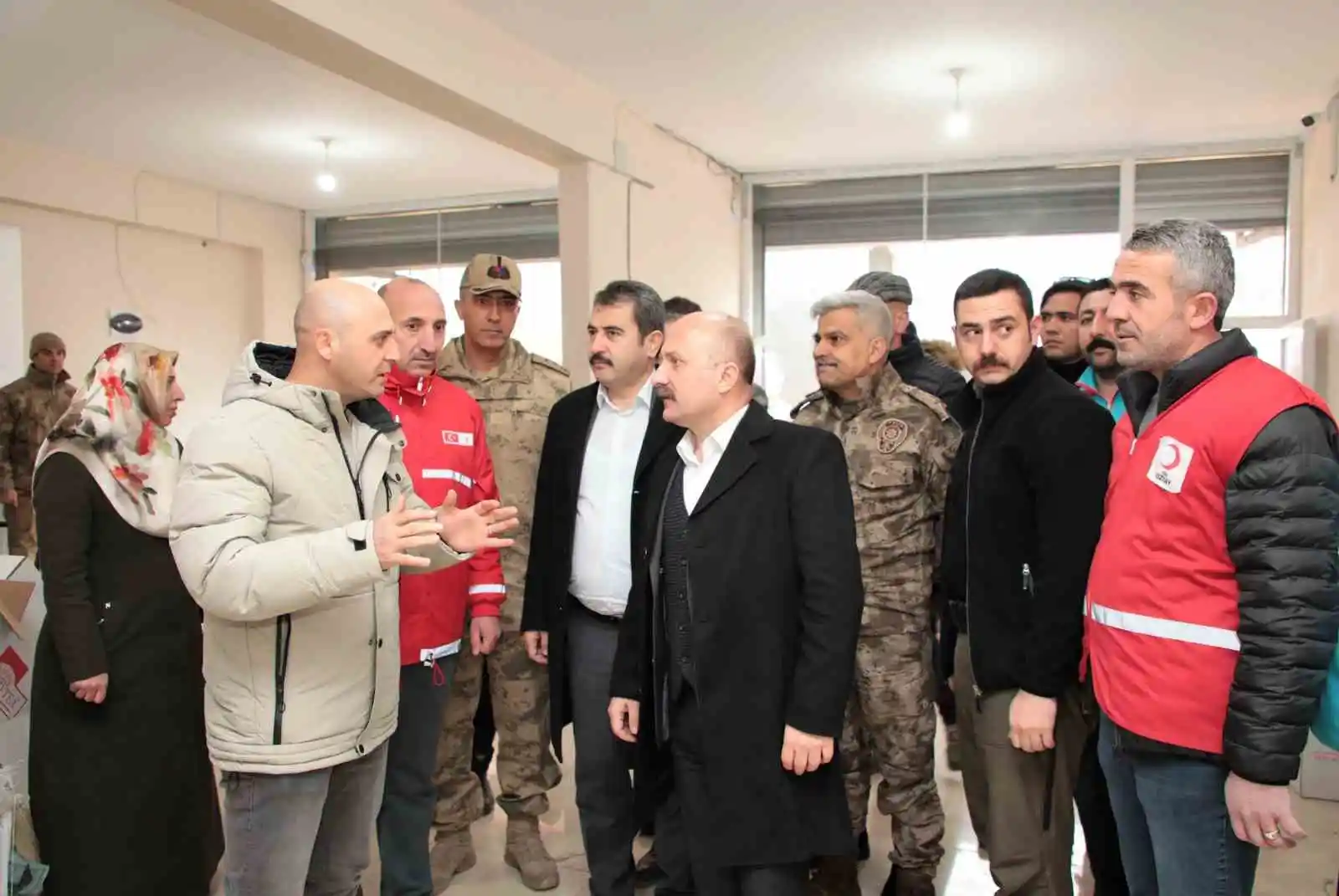 Ağrı’dan deprem bölgesine giden ekipler hayat kurtarmaya devam ediyor