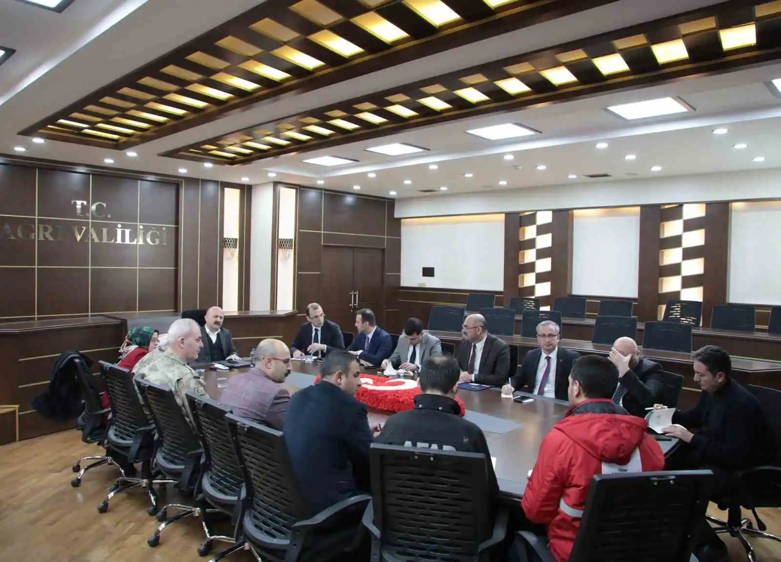 Ağrı’dan deprem bölgesine giden ekipler hayat kurtarmaya devam ediyor