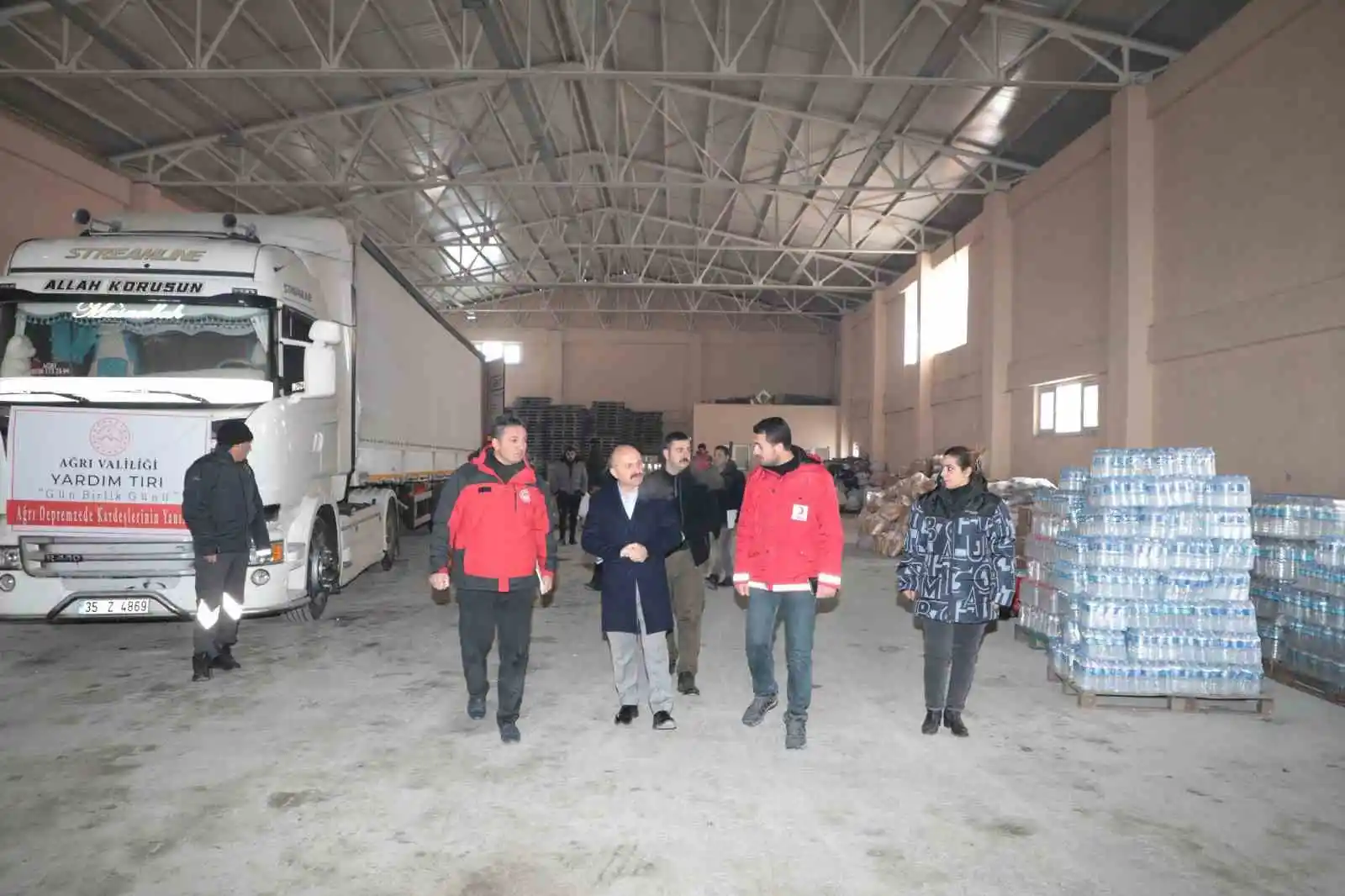 Ağrı’dan deprem bölgesine giden ekipler hayat kurtarmaya devam ediyor