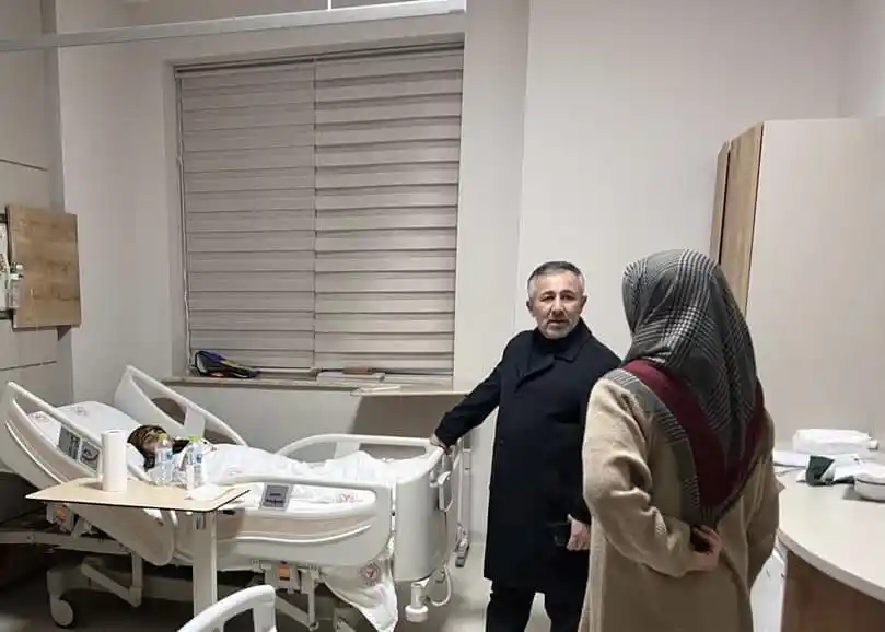 AK Parti Bilecik İl Başkanı Yıldırım'dan hastanede tedavi gören depremzedelere ziyaret
