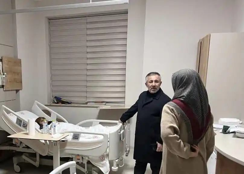 AK Parti Bilecik İl Başkanı Yıldırım'dan hastanede tedavi gören depremzedelere ziyaret