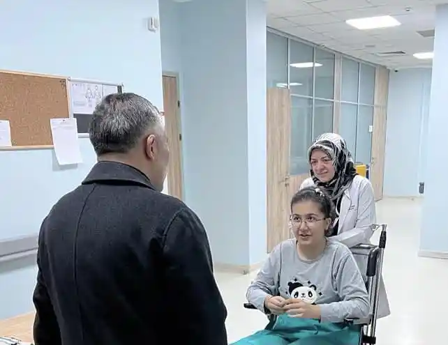 AK Parti Bilecik İl Başkanı Yıldırım’dan hastanede tedavi gören depremzedelere ziyaret
