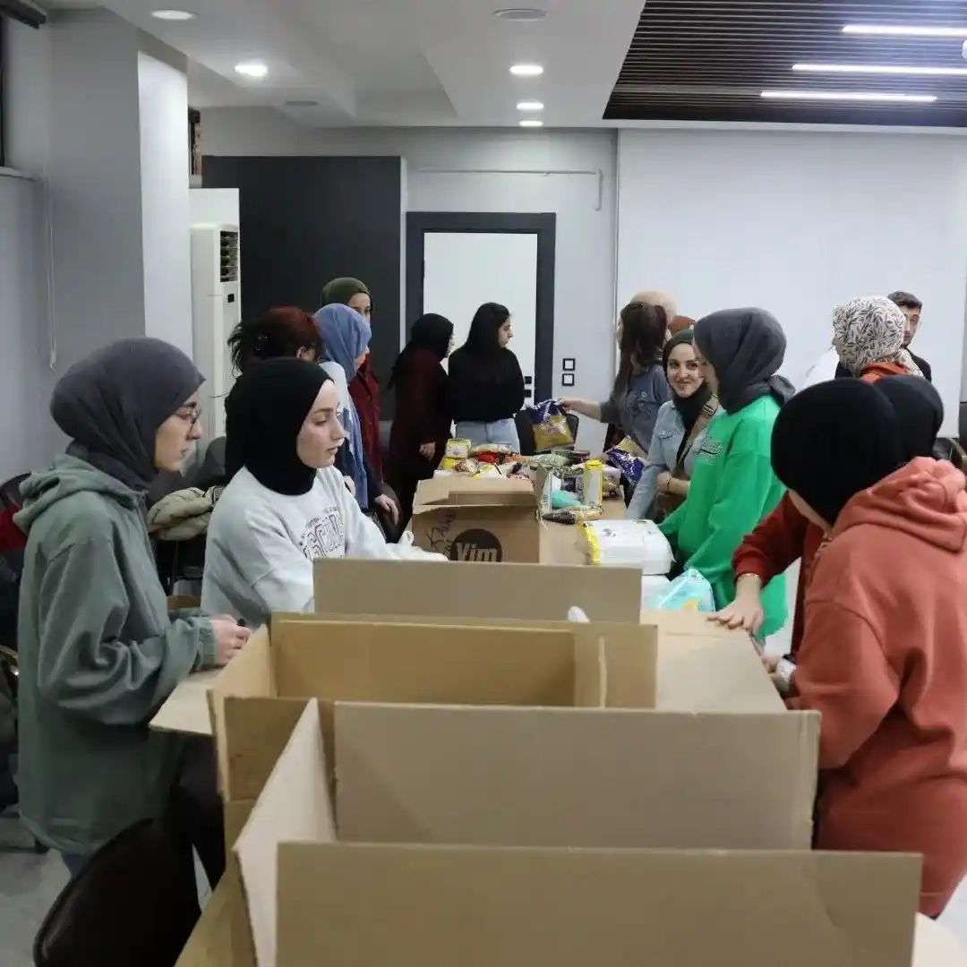 AK Parti Kütahya İl Başkanlığı, Hatay’a malzeme ve erzak yüklü 2 tır gönderdi