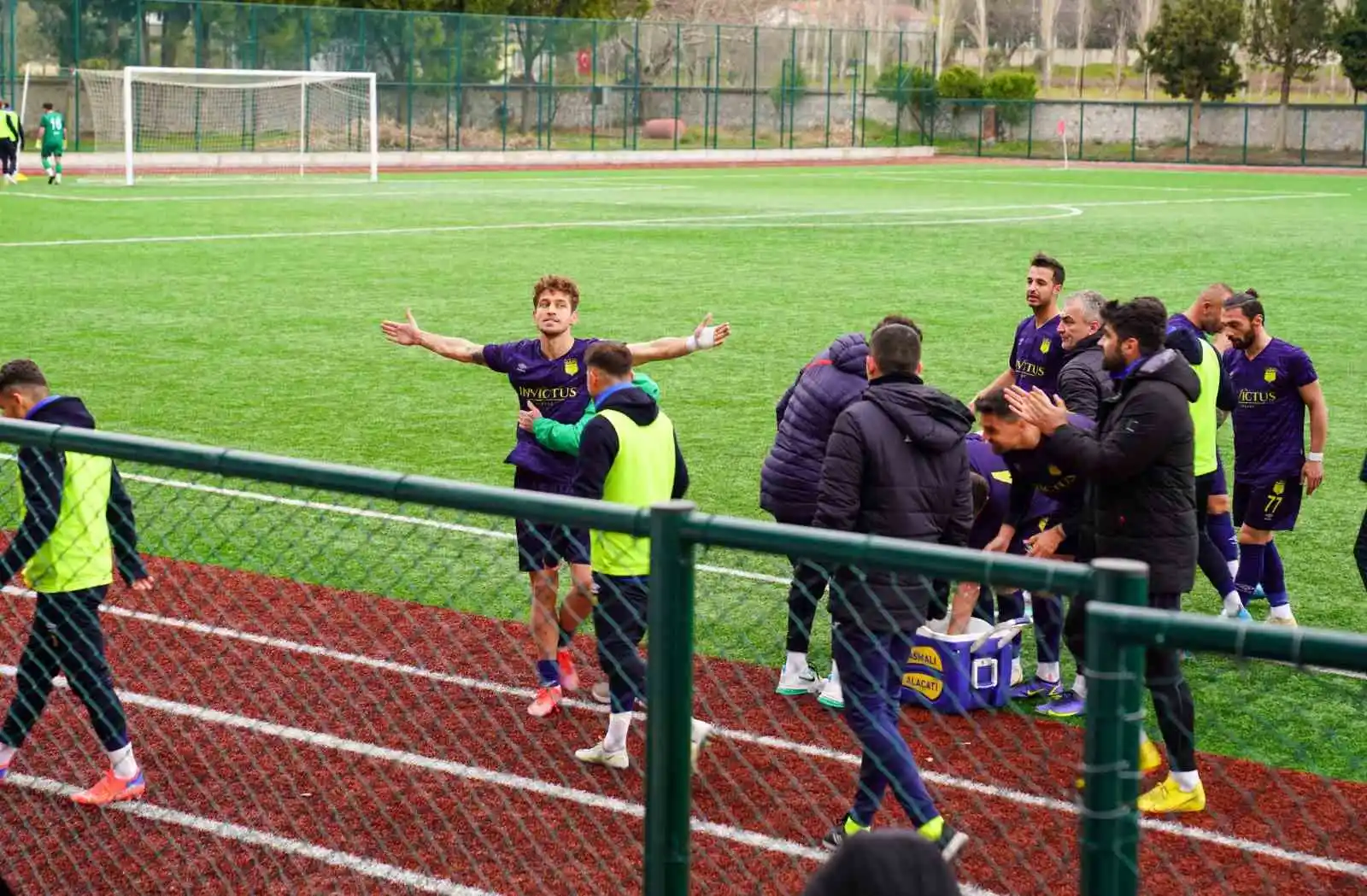 Alaçatıspor, Budaklar Gençlik’i 4-0 yendi
