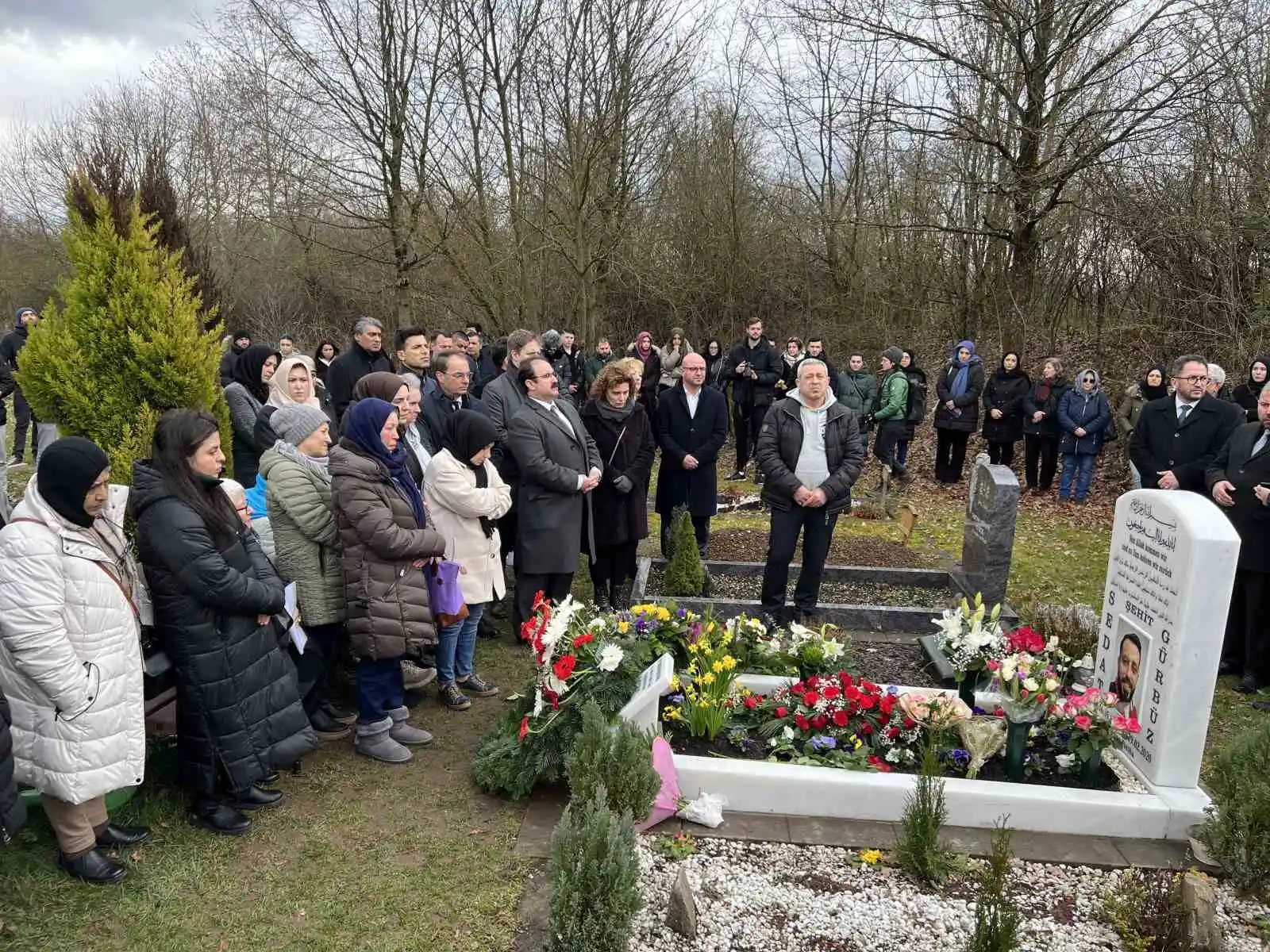 Almanya’da Hanau’daki ırkçı saldırının kurbanları unutulmadı
