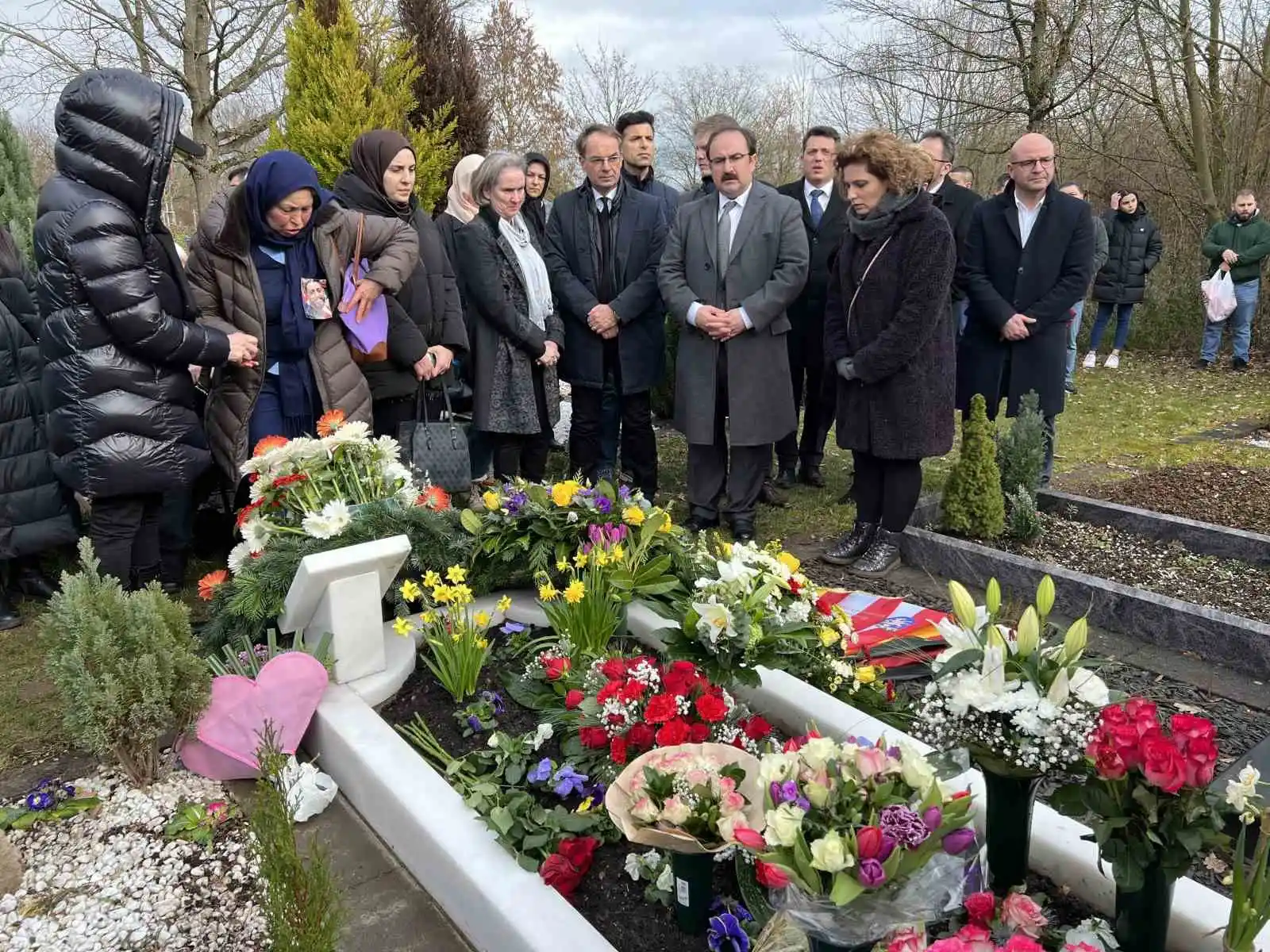 Almanya’da Hanau’daki ırkçı saldırının kurbanları unutulmadı