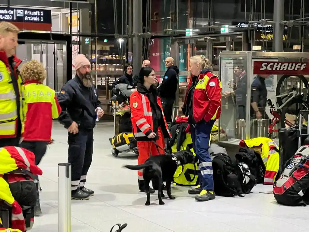 Almanya'dan 41 kişilik arama-kurtarma ekibi Türkiye'ye hareket etti

