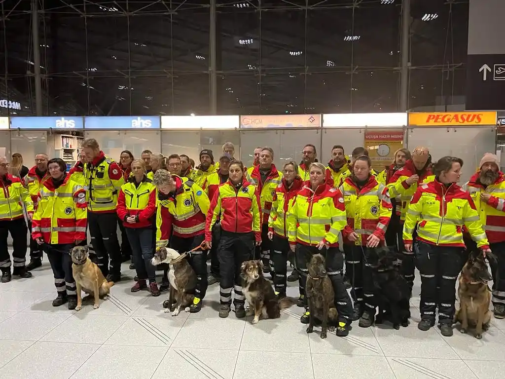 Almanya’dan 41 kişilik arama-kurtarma ekibi Türkiye’ye hareket etti
