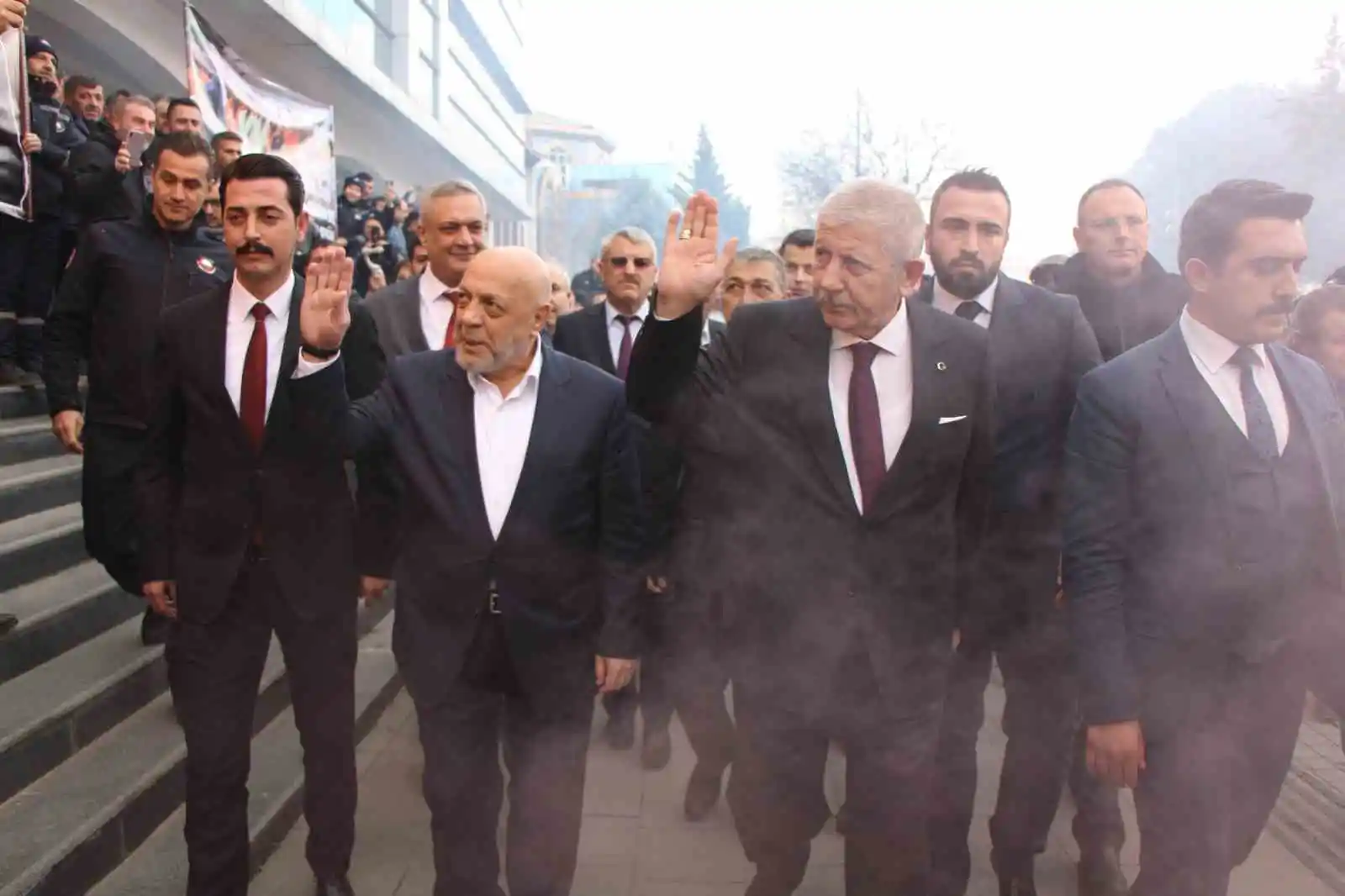 Amasya Belediyesi’nde işçiler rekor maaş zammını davul-zurnayla kutladı