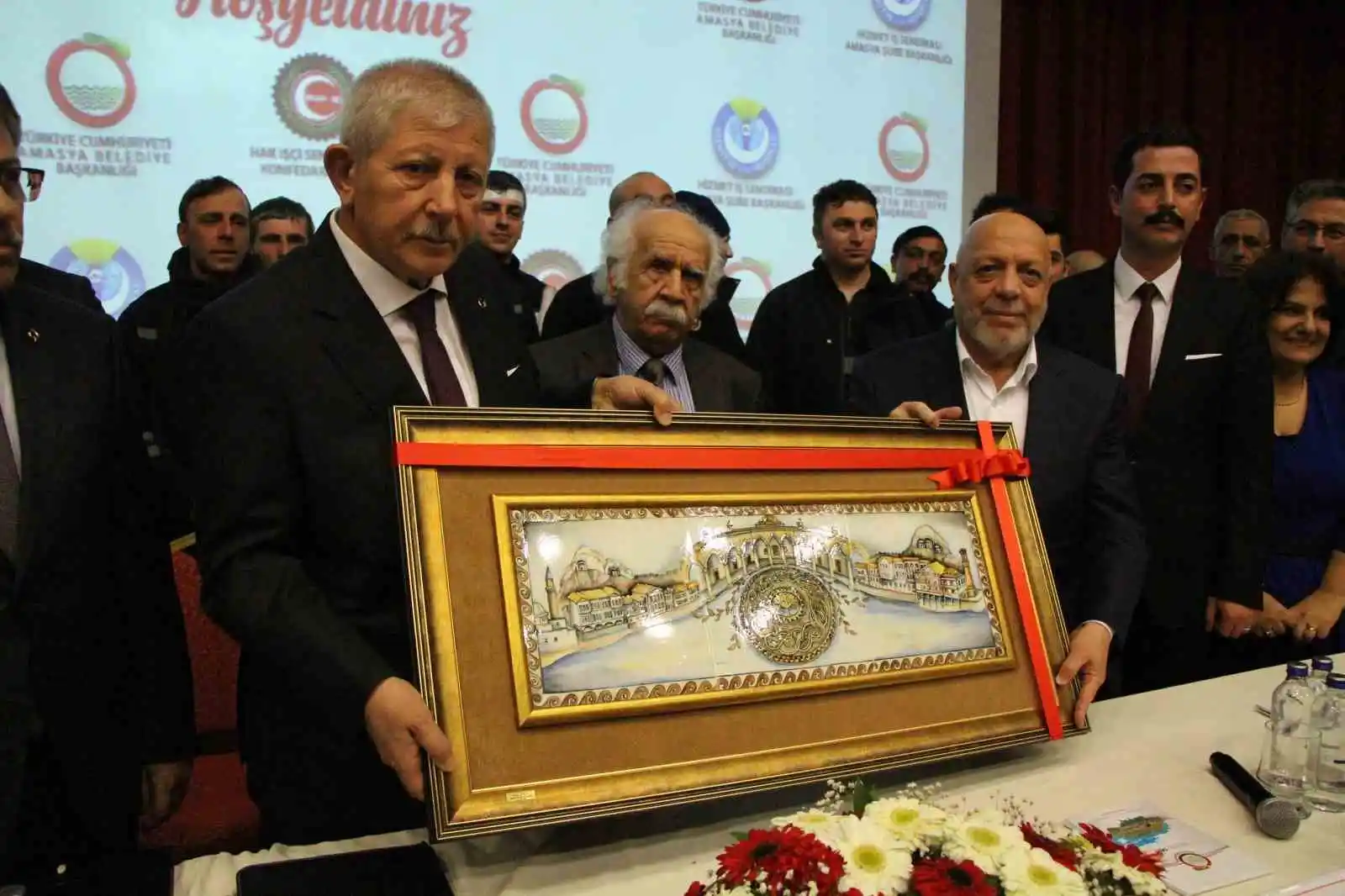 Amasya Belediyesi’nde işçiler rekor maaş zammını davul-zurnayla kutladı