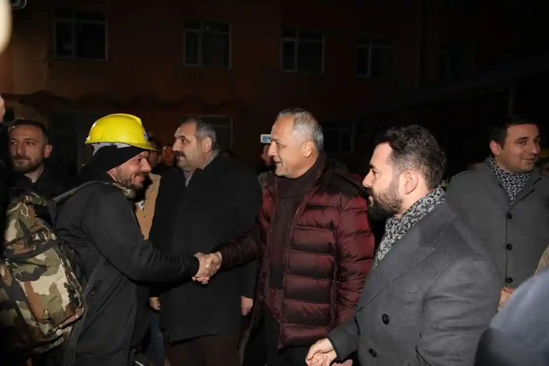 Amasyalı 110 madenci evine döndü: “Depremzedelerin yaralarına merhem olmaya çalıştık”