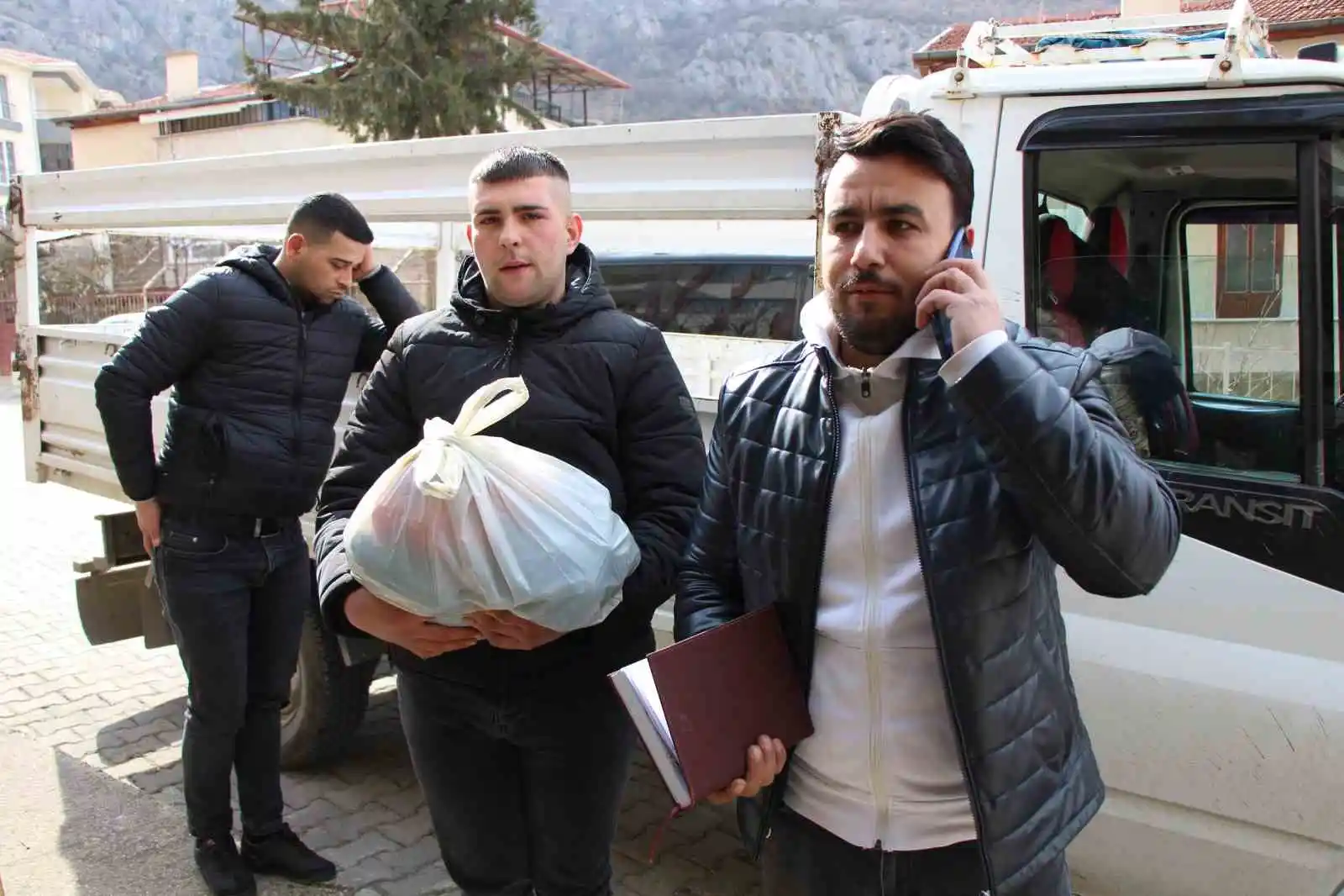Amasyalı pazarcılardan depremzedeler için sebze-meyve kampanyası: “Acılar paylaştıkça azalacak”