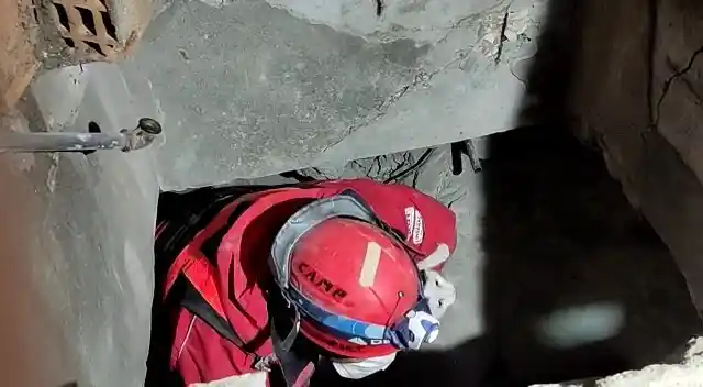 Anne ve oğlu 2 saat arayla enkazdan kurtarıldı