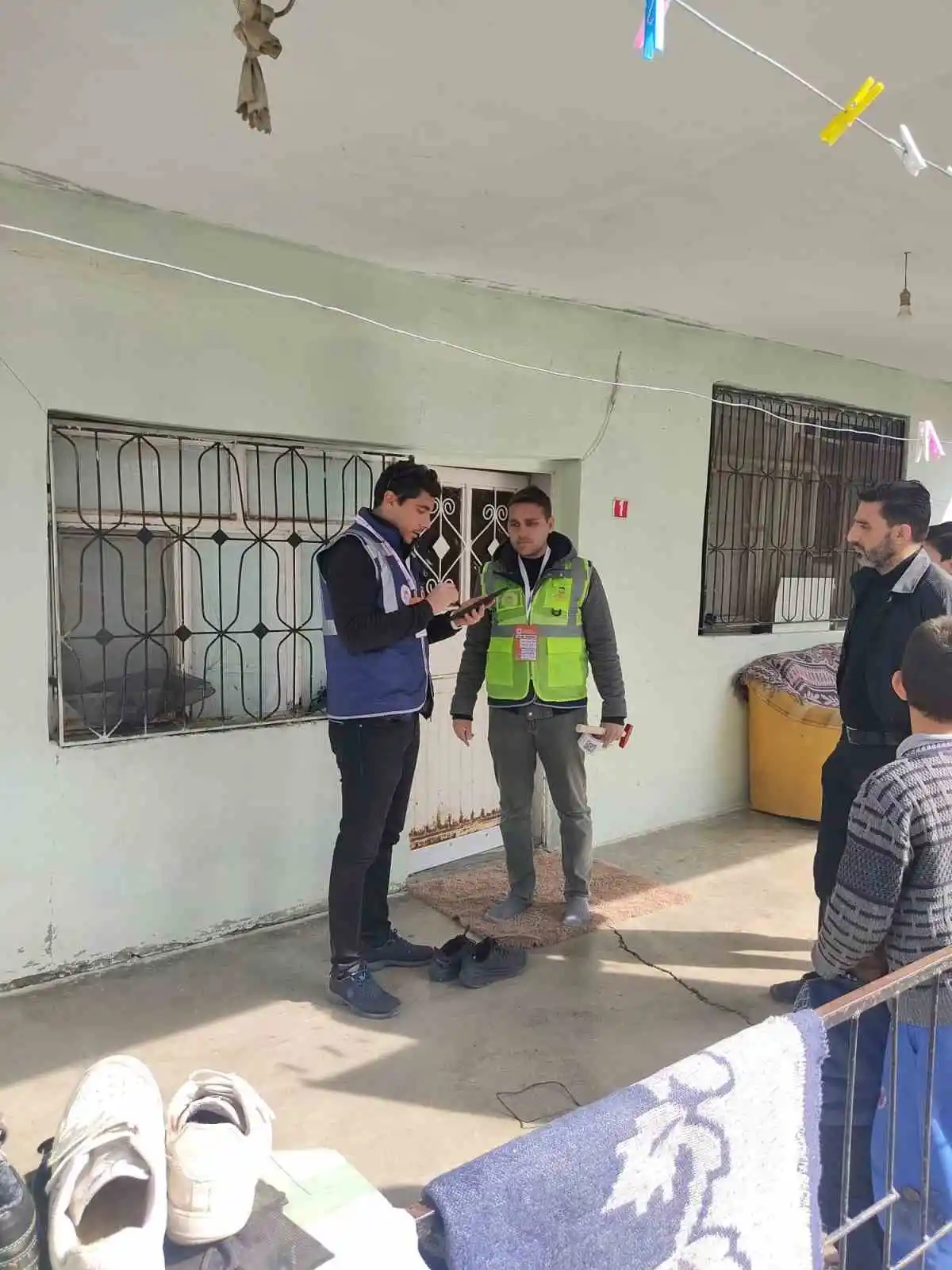 Antalya Büyükşehir Belediyesi ekipleri sahada hasar tespit çalışmalarını sürdürüyor