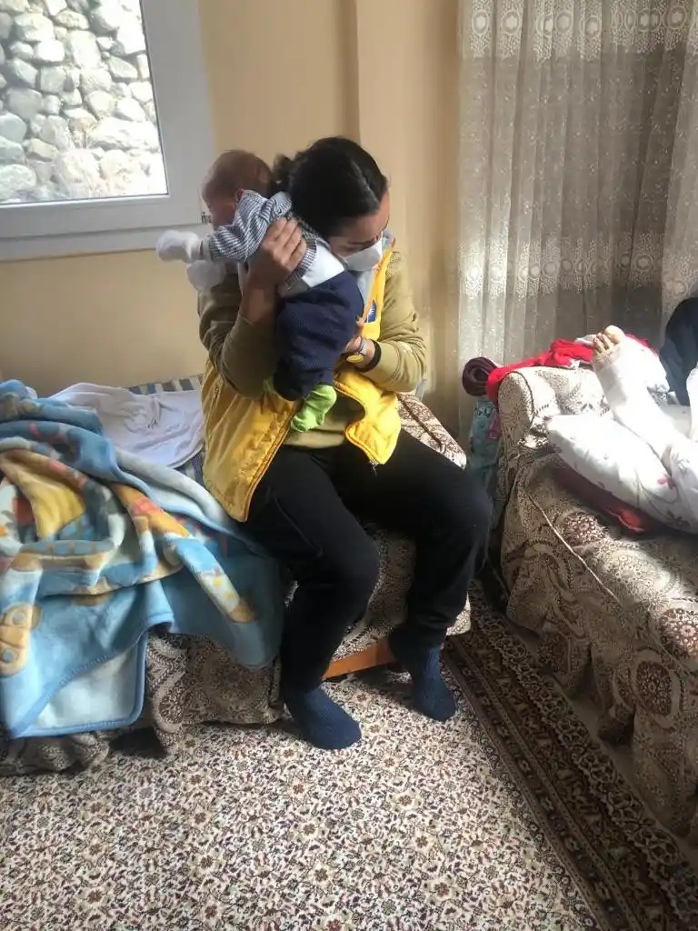 Antalya Büyükşehir sağlık ekipleri deprem bölgesinde görev başında