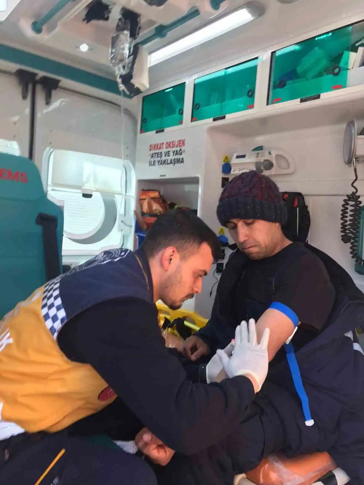 Antalya Büyükşehir sağlık ekipleri deprem bölgesinde görev başında