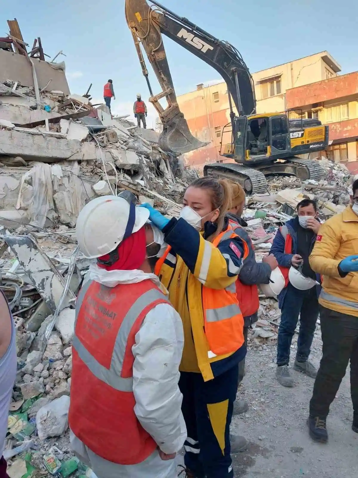 Antalya Büyükşehir sağlık ekipleri deprem bölgesinde görev başında