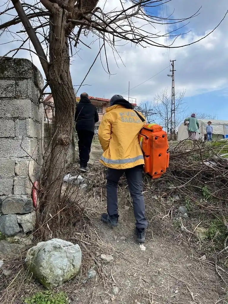 Antalya Büyükşehir sağlık ekipleri deprem bölgesinde görev başında