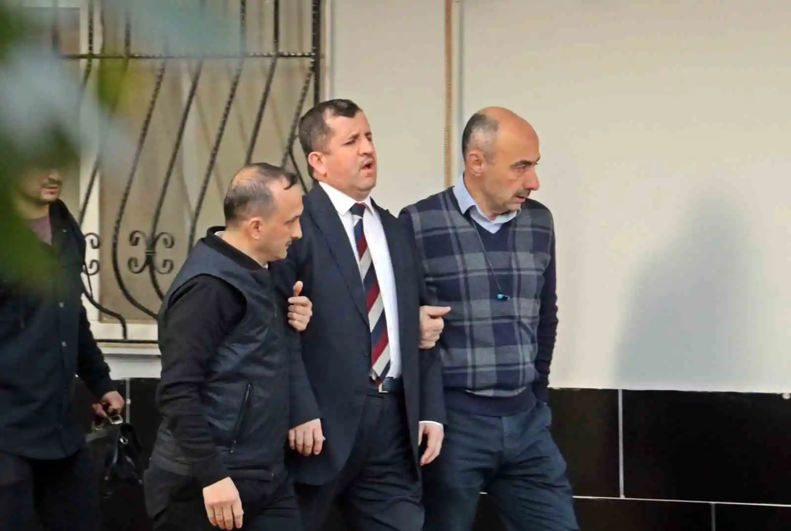Antalya’da apartman sakinlerini sokağa döken yangın