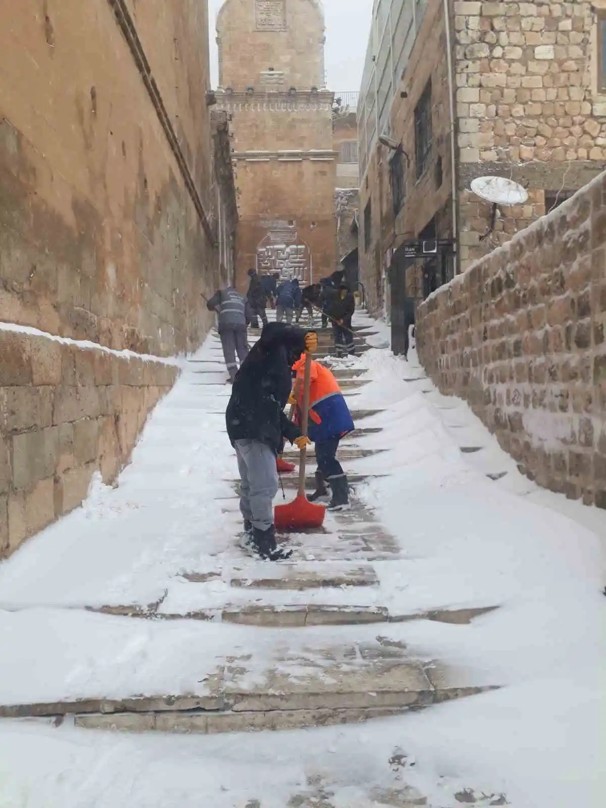 Artuklu Belediyesinden kar mesaisi