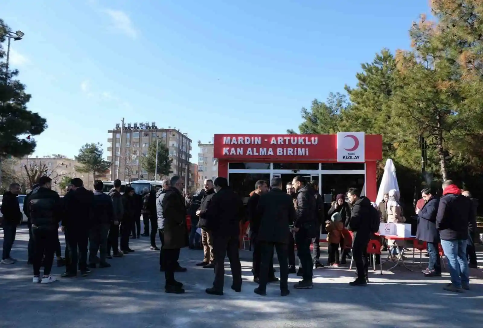 Artuklu Üniversitesinin deprem destek çalışmaları kan bağışıyla sürüyor
