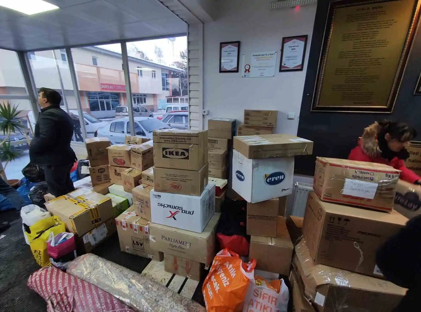 Atatürk Üniversitesi psikososyal destek ekibi ile 5. yardım tırı deprem bölgesine ulaştı