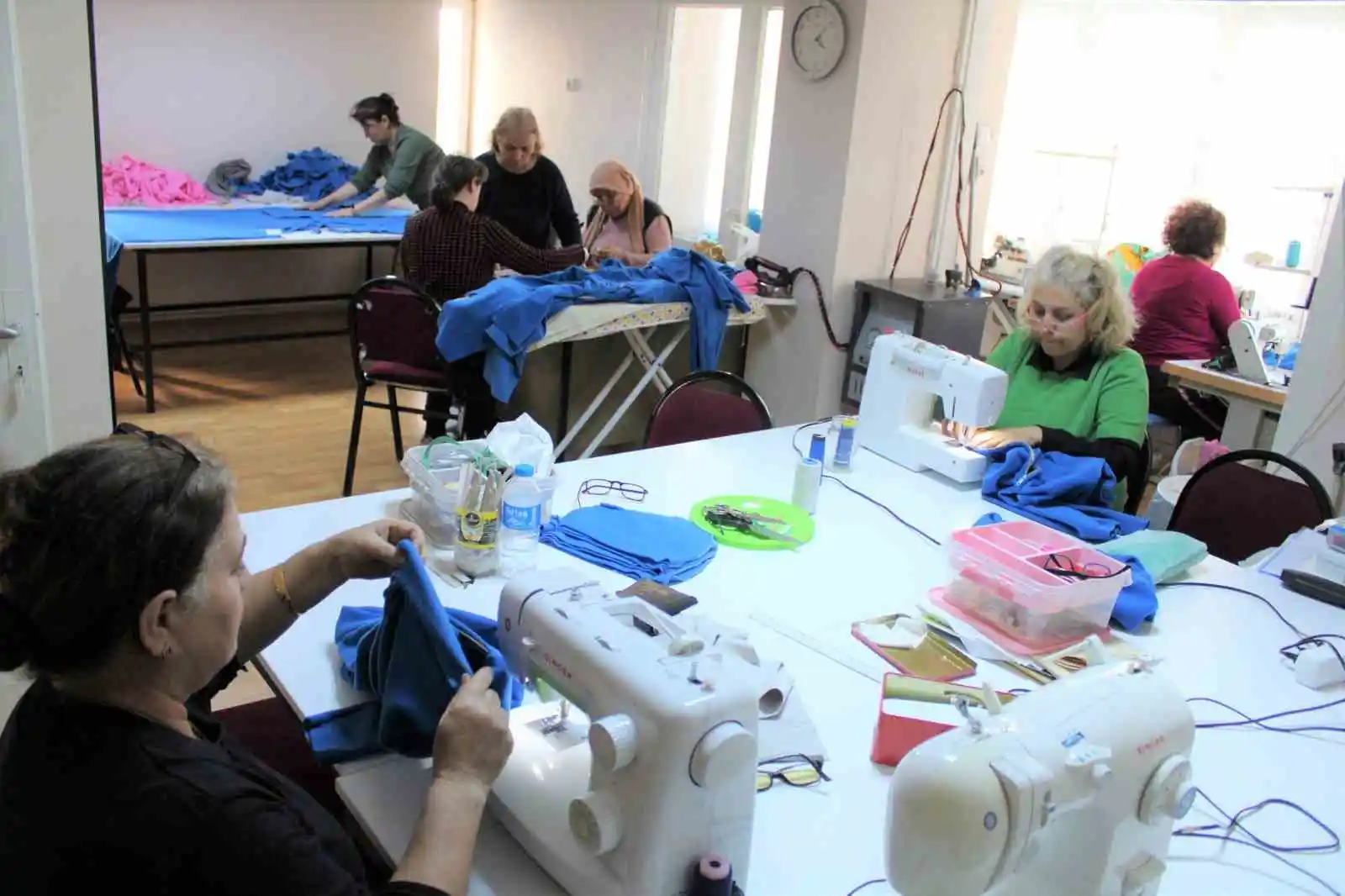Aydınlı kadınlardan depremzede çocuklara sıcak dokunuş