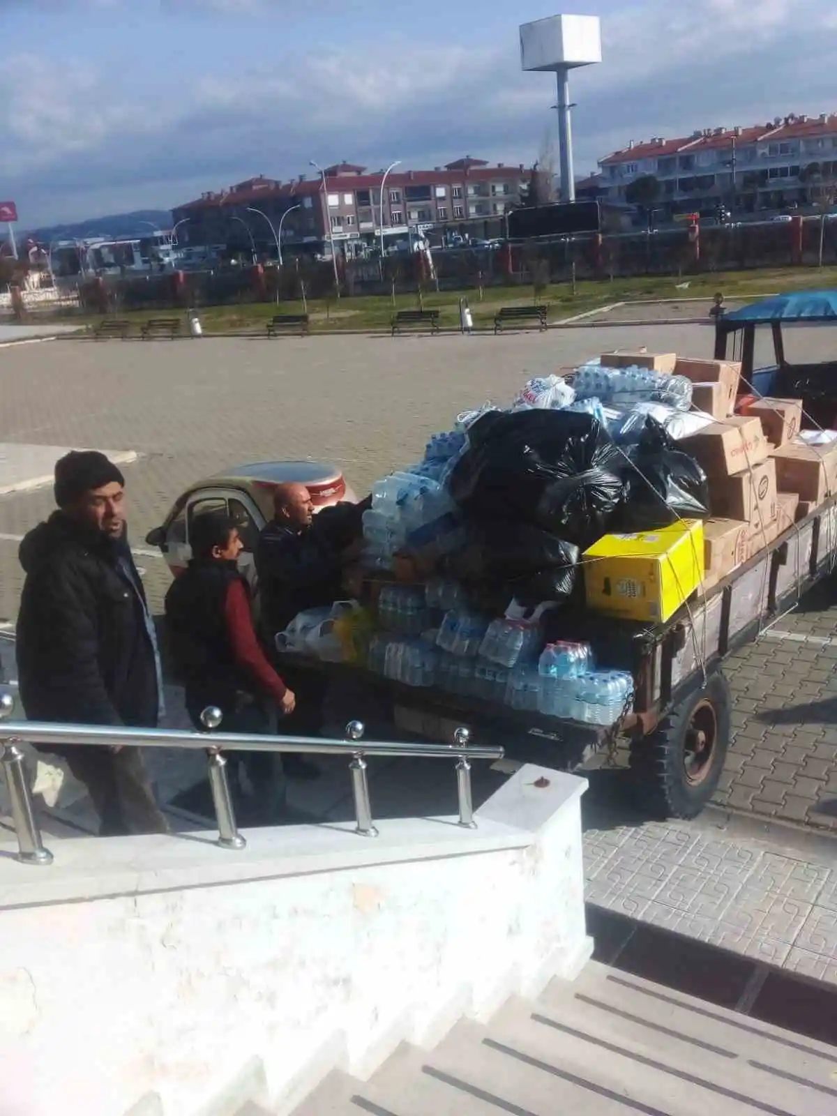 Ayvalık'ta yardım geleneği sürüyor
