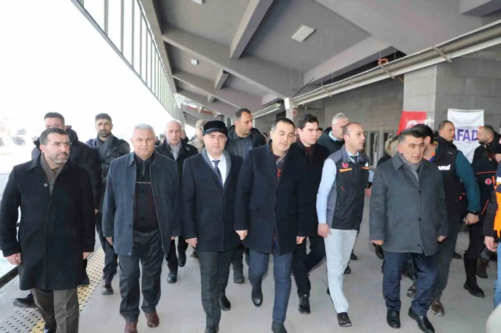 Azerbaycan’dan deprem bölgesine 510 ton yardım