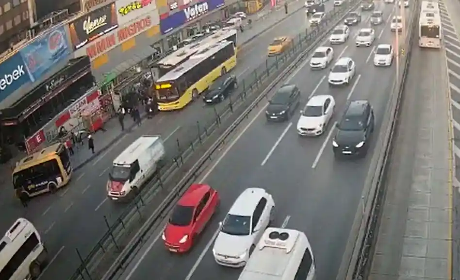 Bahçelievler’de 1 kişinin öldüğü 5 kişinin yaralandığı İETT otobüsü kazası kamerada