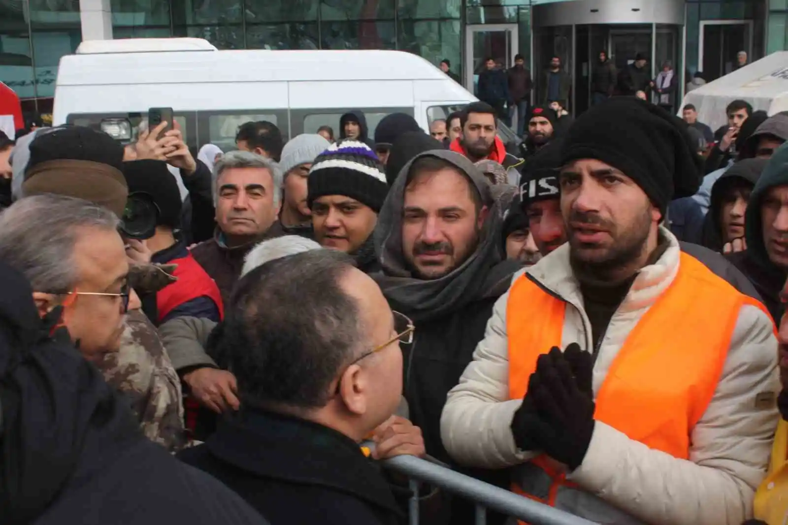 Bakan Bozdağ: “Diyarbakır’da 133 kişi vefat etti, 871 kişi yaralandı”
