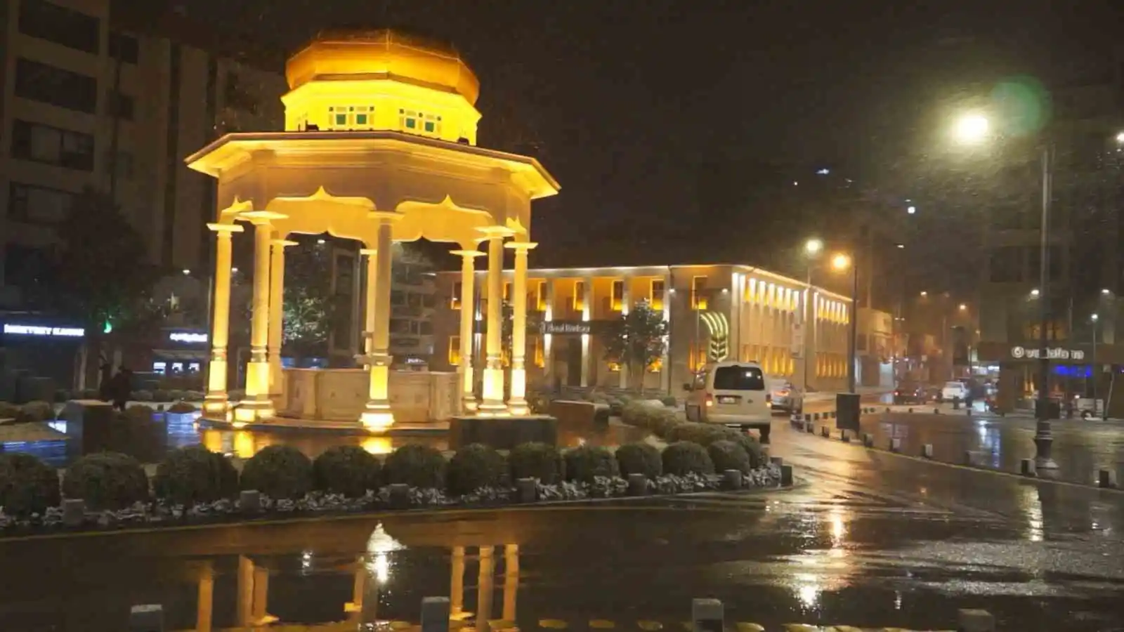 Balıkesir’de kar etkisini gösterdi