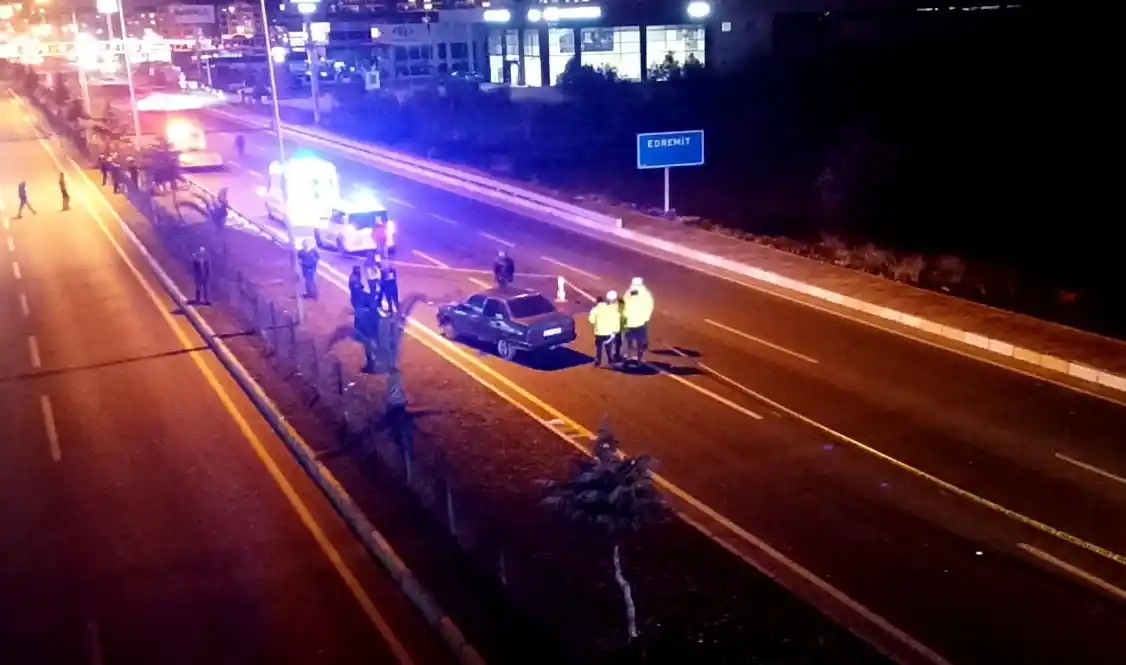 Balıkesir’de yolun karşısına geçerken otomobilin çarptığı şahıs hayatını kaybetti
