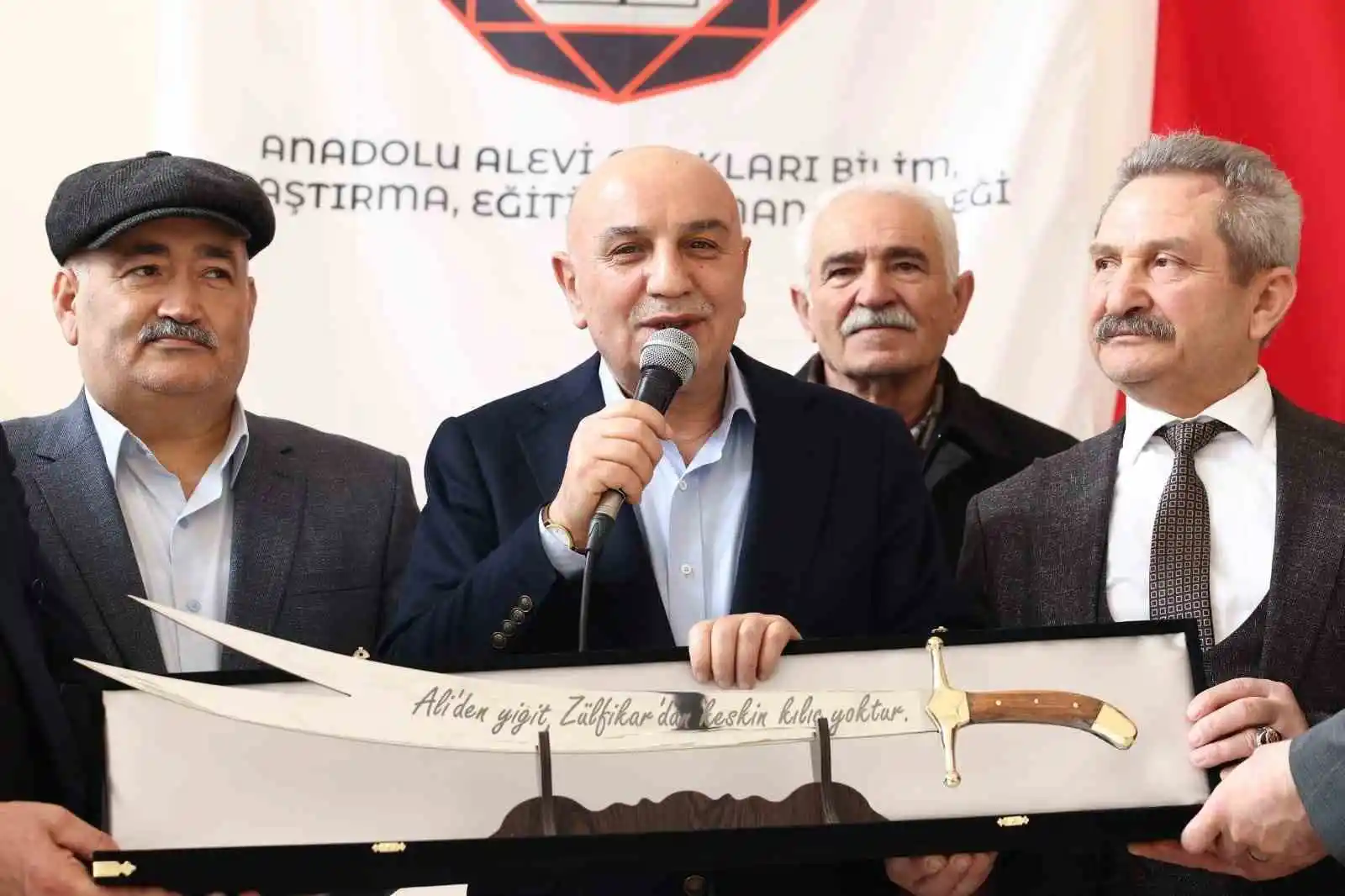 Başkan Altınok Alevi dedeleriyle buluştu