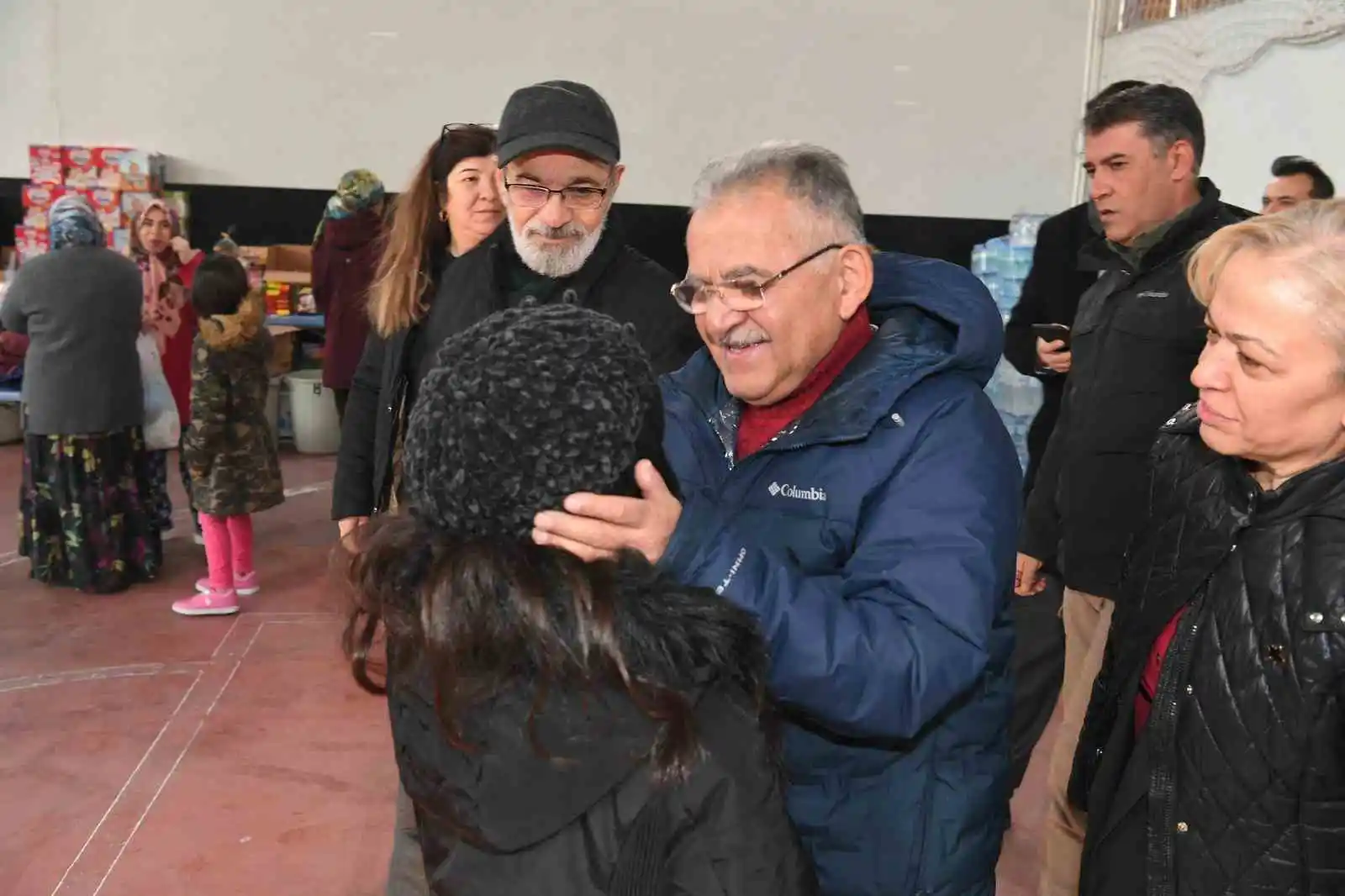 Başkan Büyükkılıç, depremzedeleri kaldıkları yurtta ziyaret etti