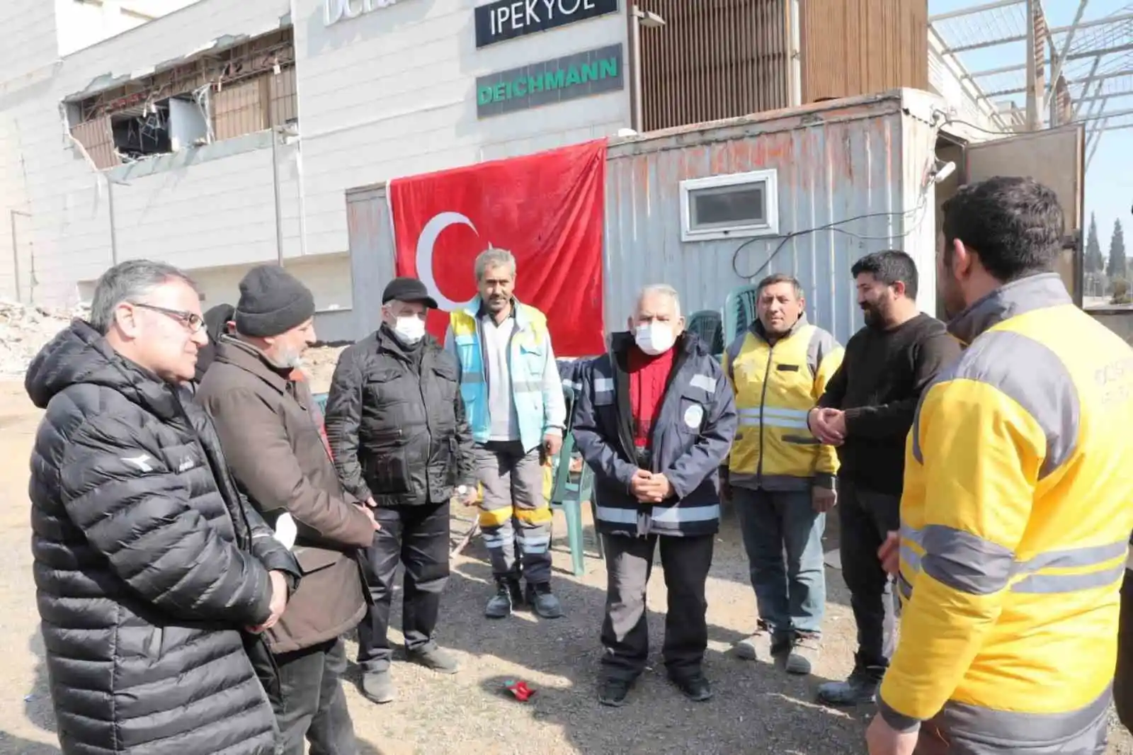 Başkan Çolakbayrakdar: "Bu günleri hep birlikte atlatacağız"
