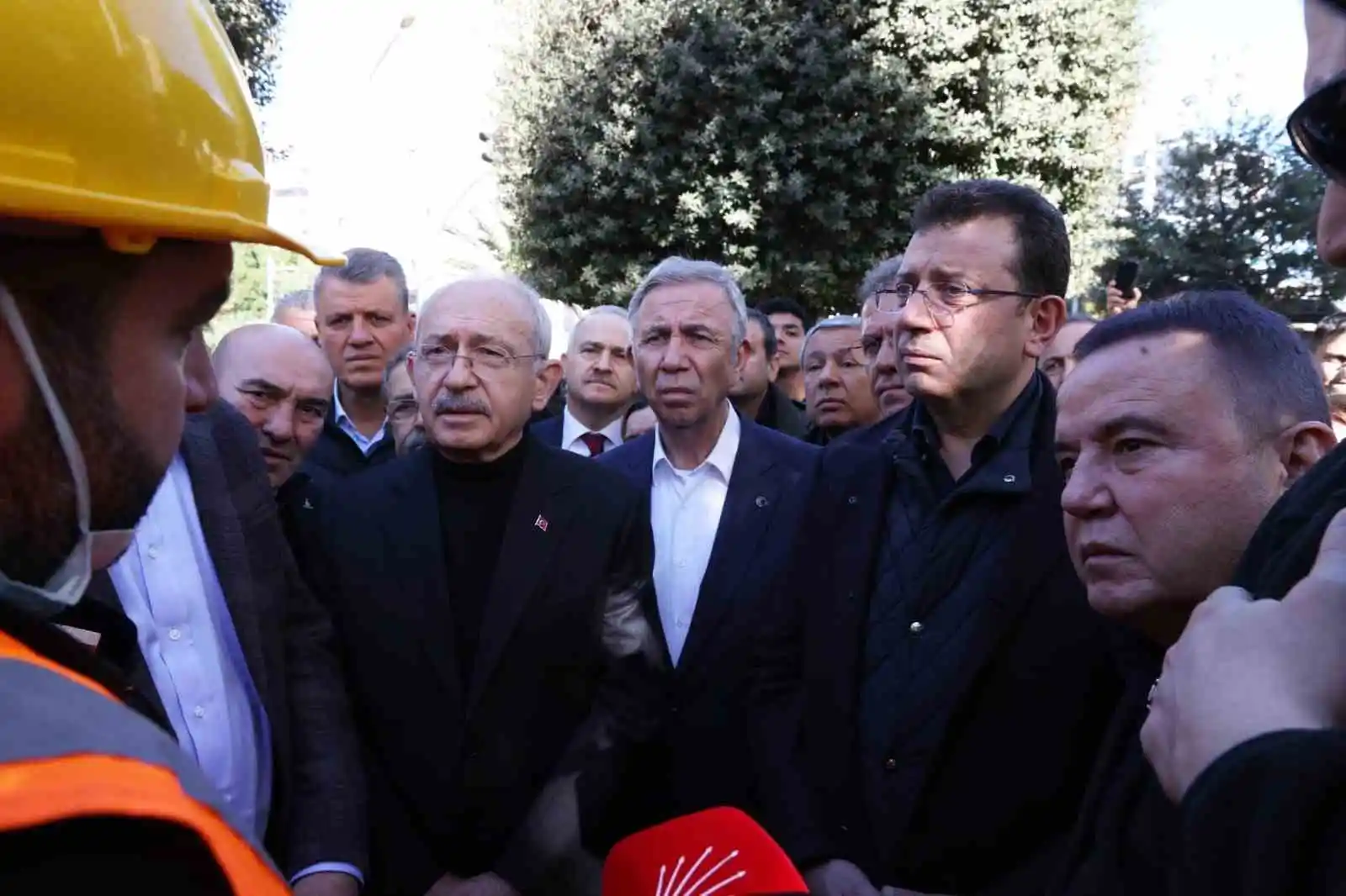 Başkan Muhittin Böcek, CHP Genel Başkanı Kılıçdaroğlu ile deprem bölgesinde