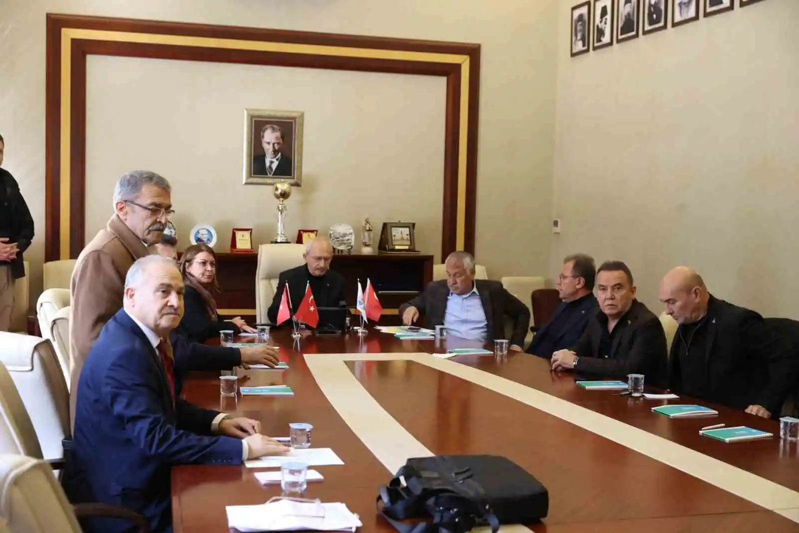 Başkan Muhittin Böcek, CHP Genel Başkanı Kılıçdaroğlu ile deprem bölgesinde