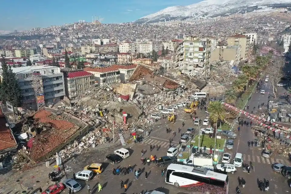 Başkan Muhittin Böcek, CHP Genel Başkanı Kılıçdaroğlu ile deprem bölgesinde