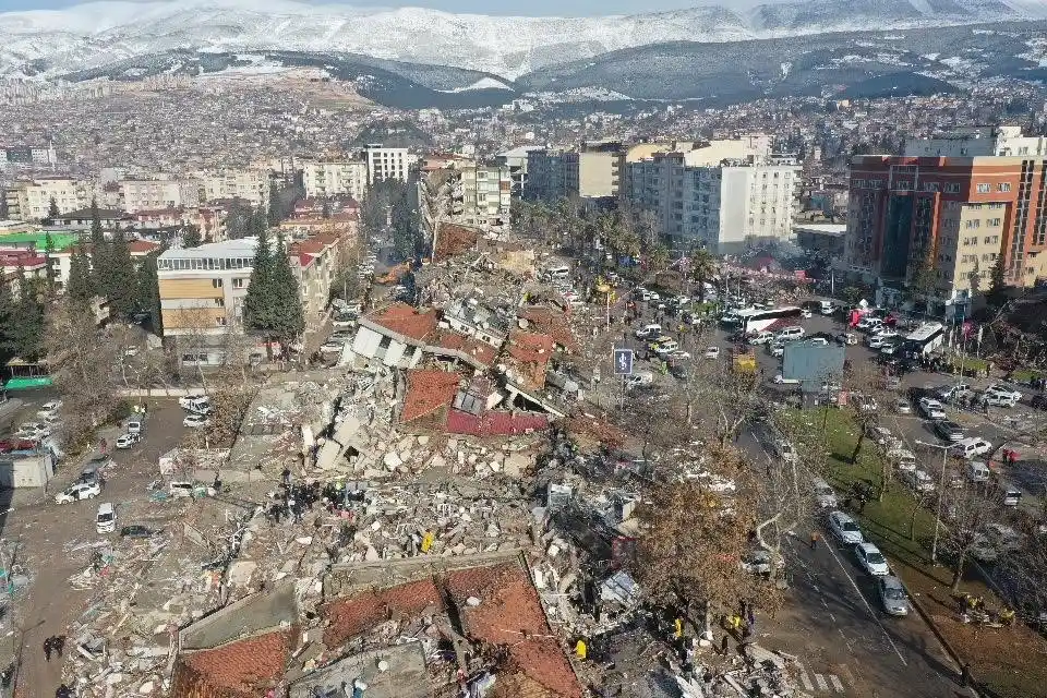 Başkan Muhittin Böcek, CHP Genel Başkanı Kılıçdaroğlu ile deprem bölgesinde