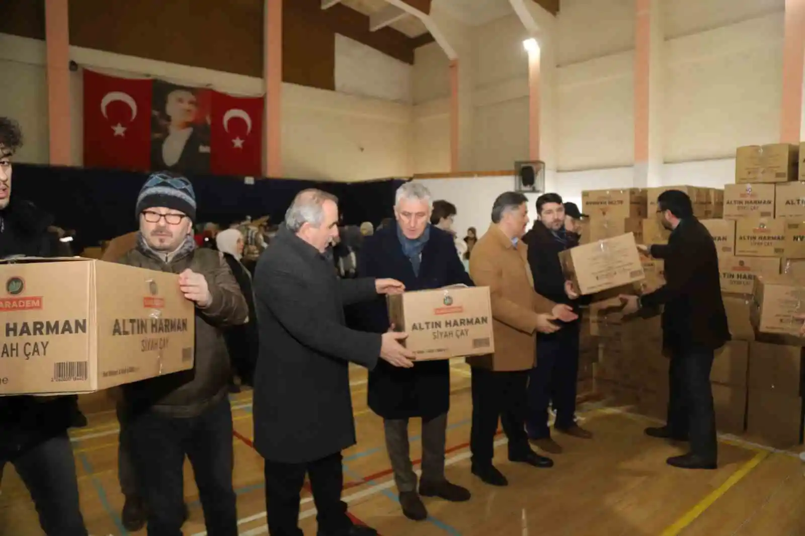 Başkan Sarıalioğlu, 6 aylık maaşını depremzedelere bağışladı
