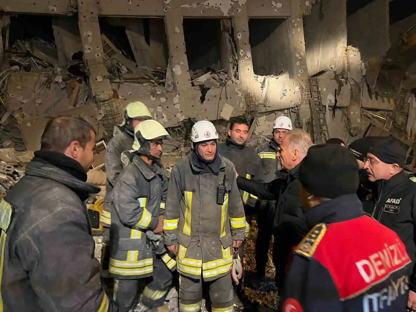 Başkan Zolan ve Vali Atik deprem bölgesinde