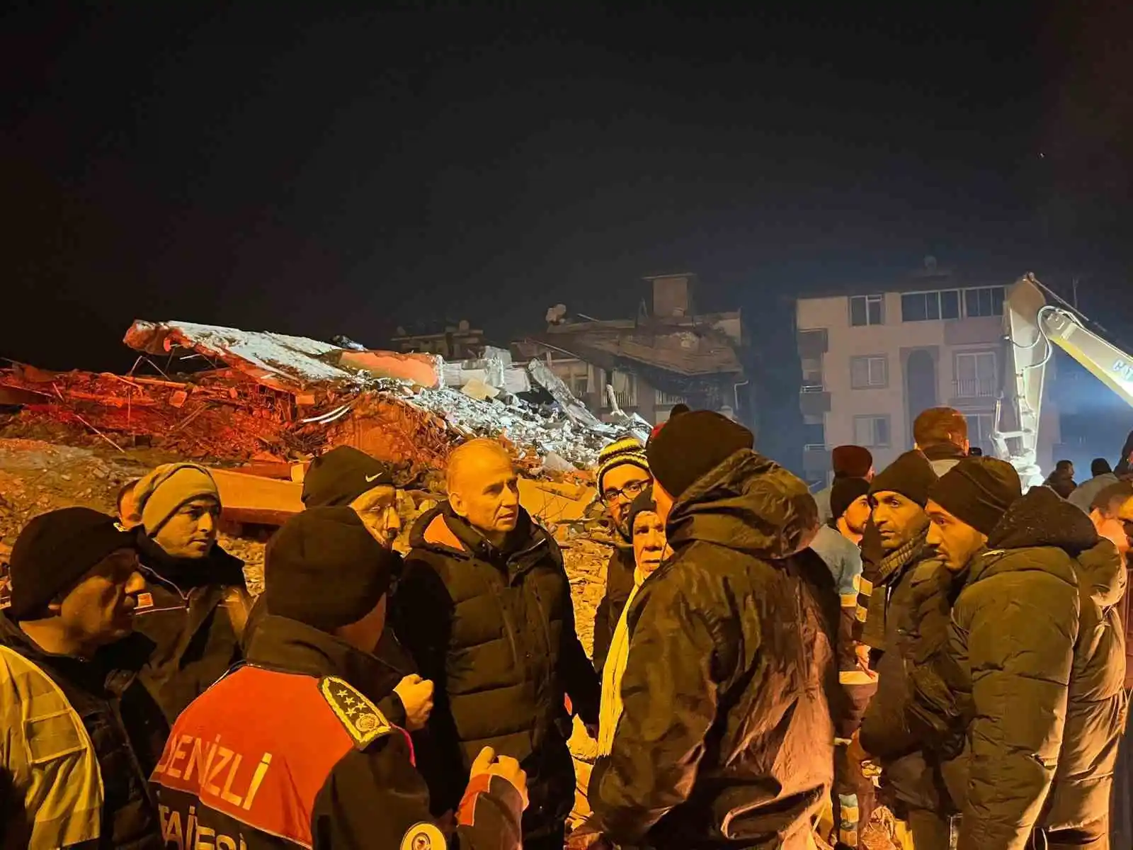 Başkan Zolan ve Vali Atik deprem bölgesinde