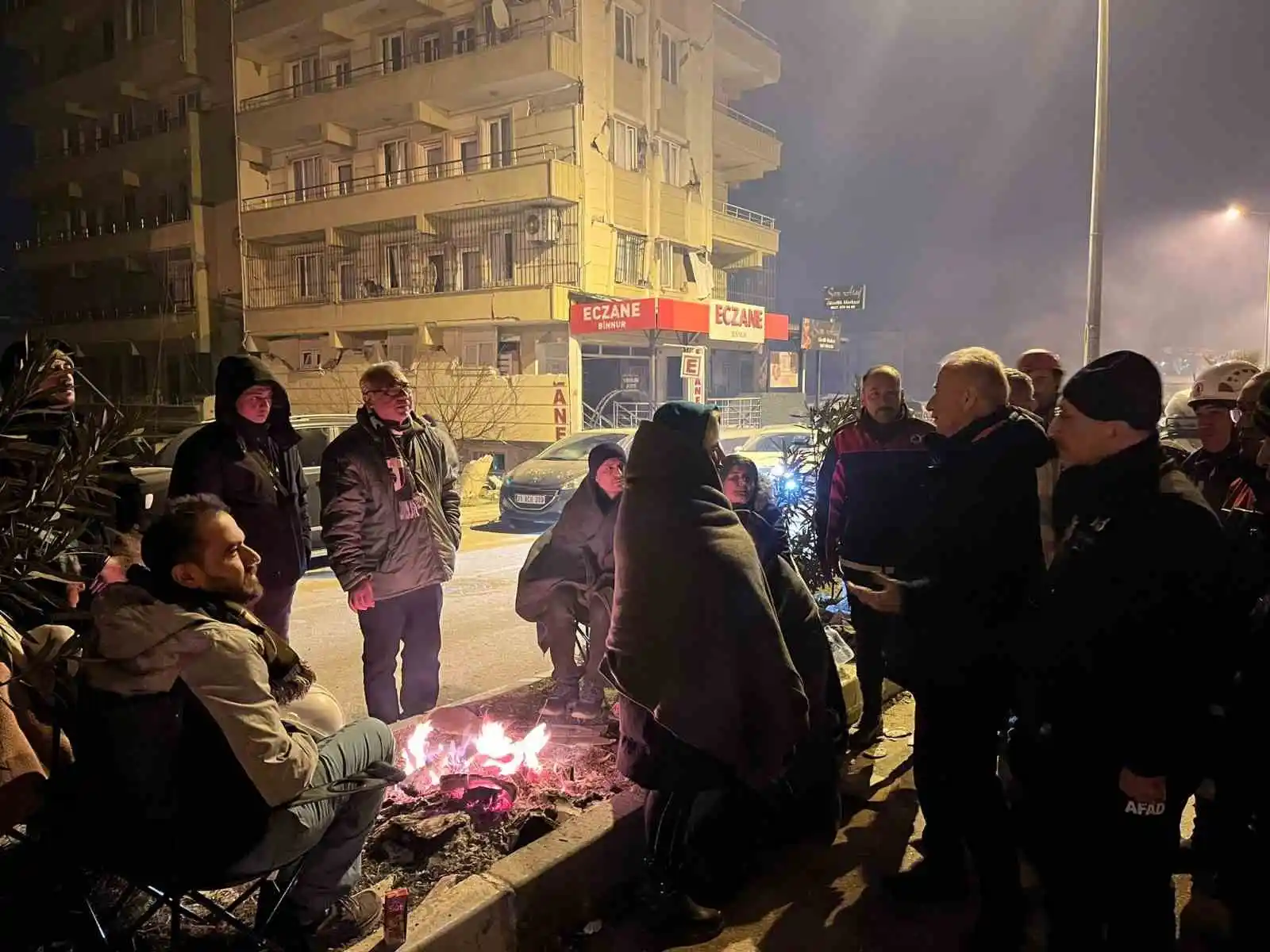 Başkan Zolan ve Vali Atik deprem bölgesinde