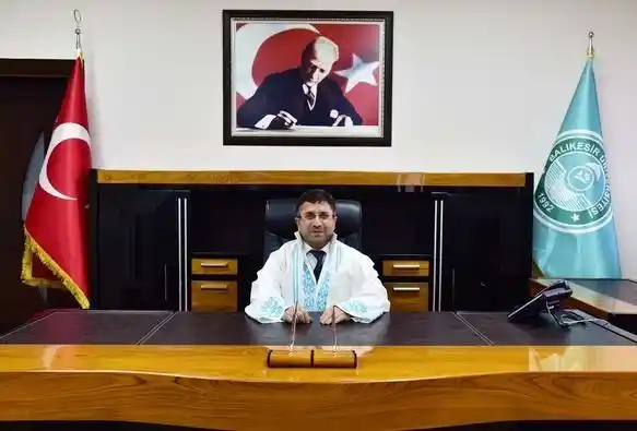 BAÜN'den depremde yakınlarını kaybeden öğrencilere burs