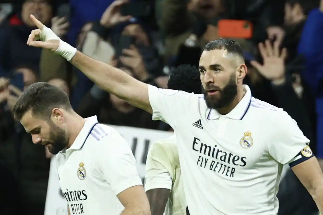 Benzema'nın imzalı forması da depremzedeler için satışa çıkıyor
