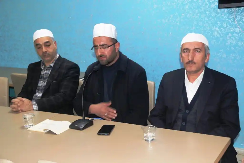 Bitlis’te depremzedelere yönelik kandil programı düzenlendi