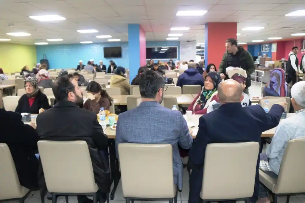 Bitlis’te depremzedelere yönelik kandil programı düzenlendi