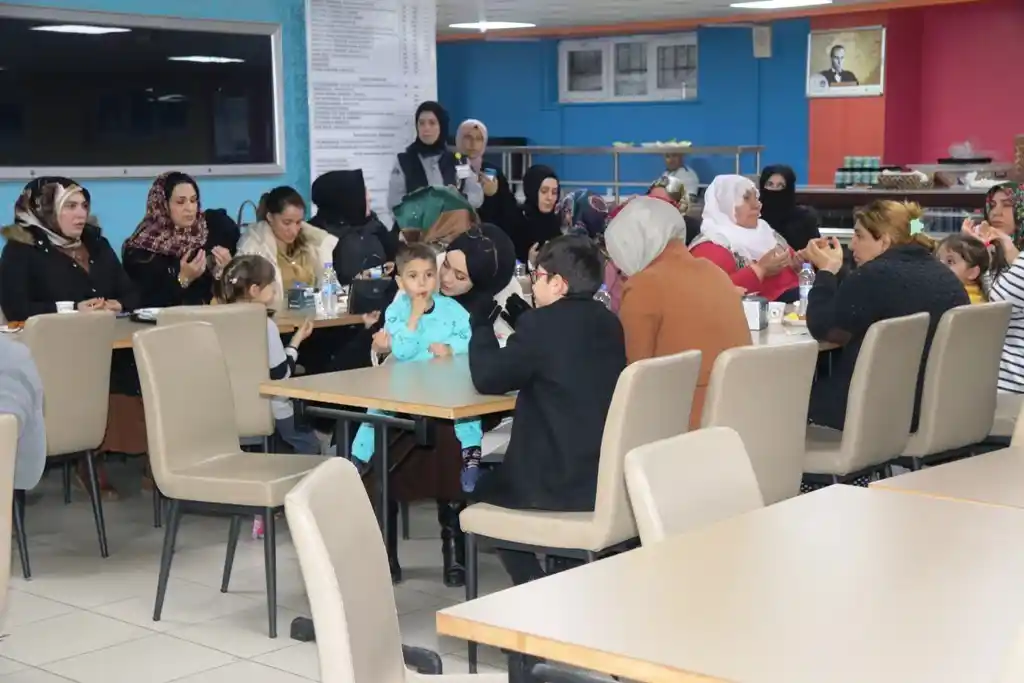 Bitlis’te depremzedelere yönelik kandil programı düzenlendi