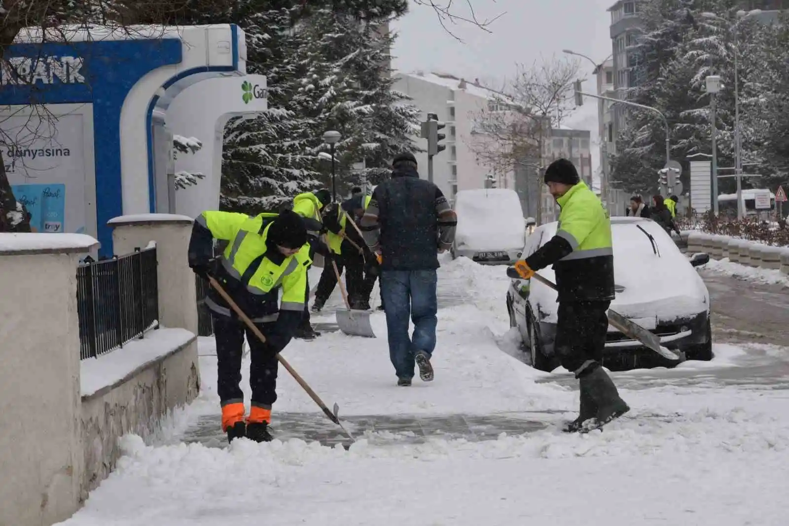 Bozüyük’te kar temizleme çalışmaları devam ediyor